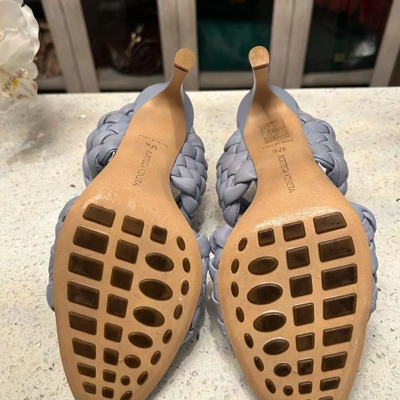 Bottega Veneta The Curve Light Blue Heeled Sandals - Picture 6 of 9